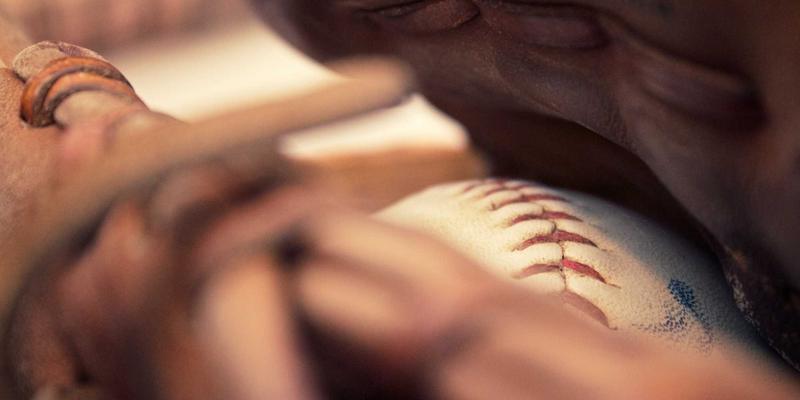 决胜户外:深度解析东莞户外家具五金配件的耐候性材料与表面处理工艺